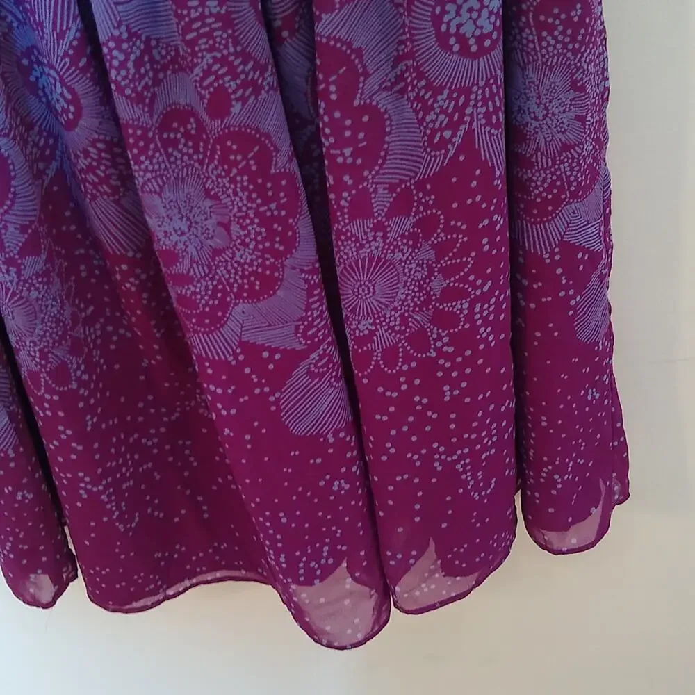 Ellie women's size medium purple paisley sleeveless dress. Classy.